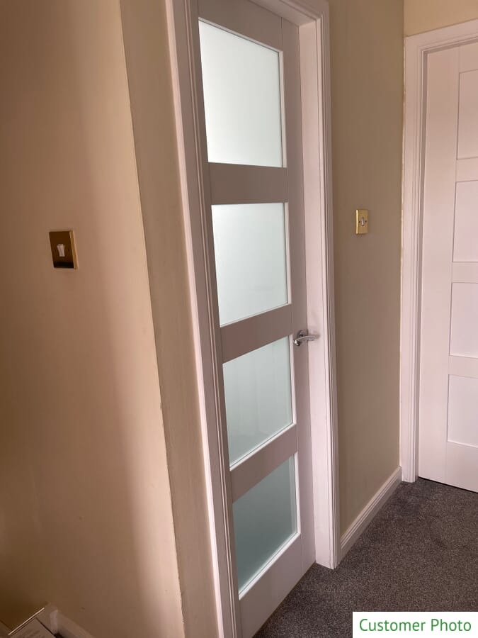 White Shaker 4L with Frosted Glass