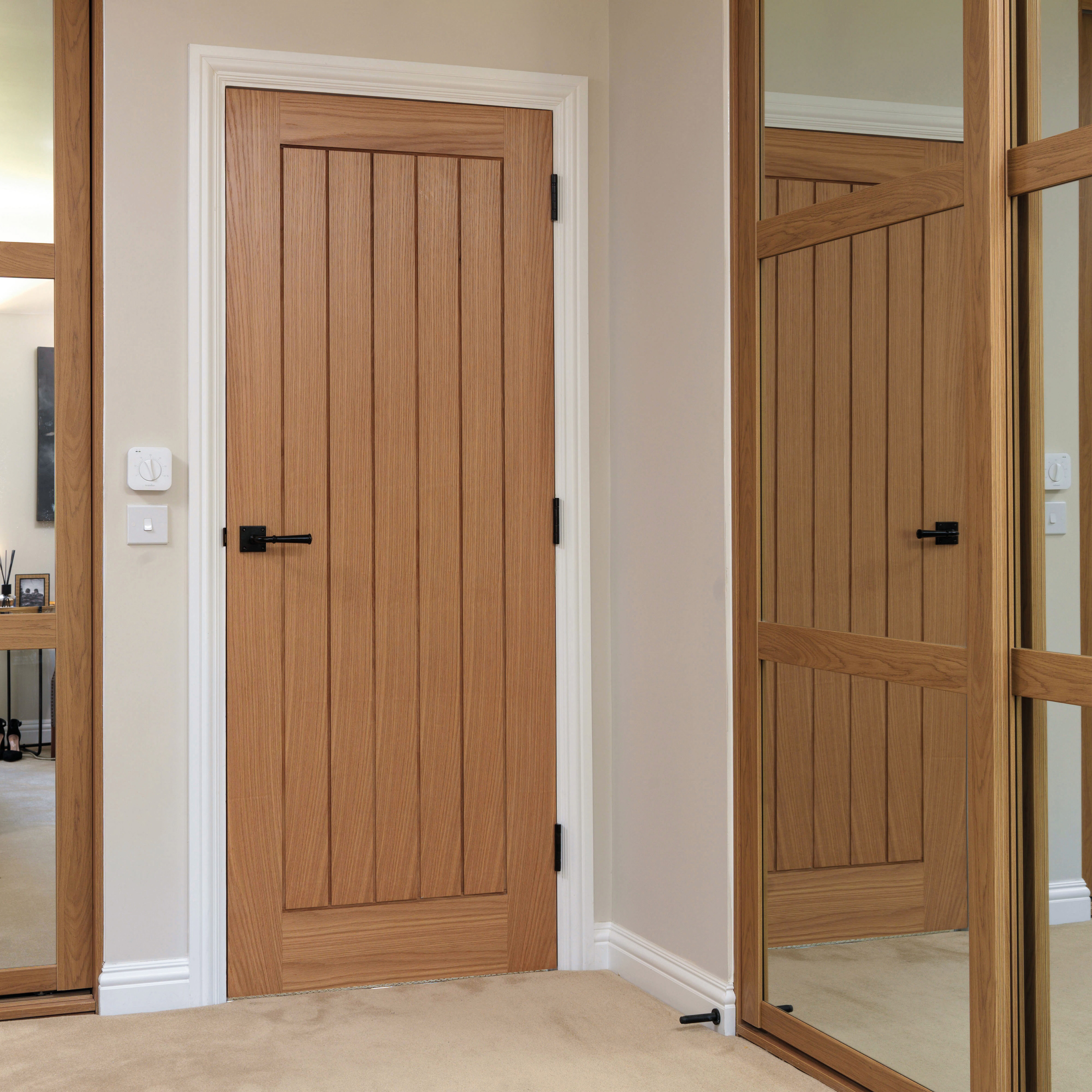 1981mm x 838mm x 44mm (33") FD30 Oak Thames Door