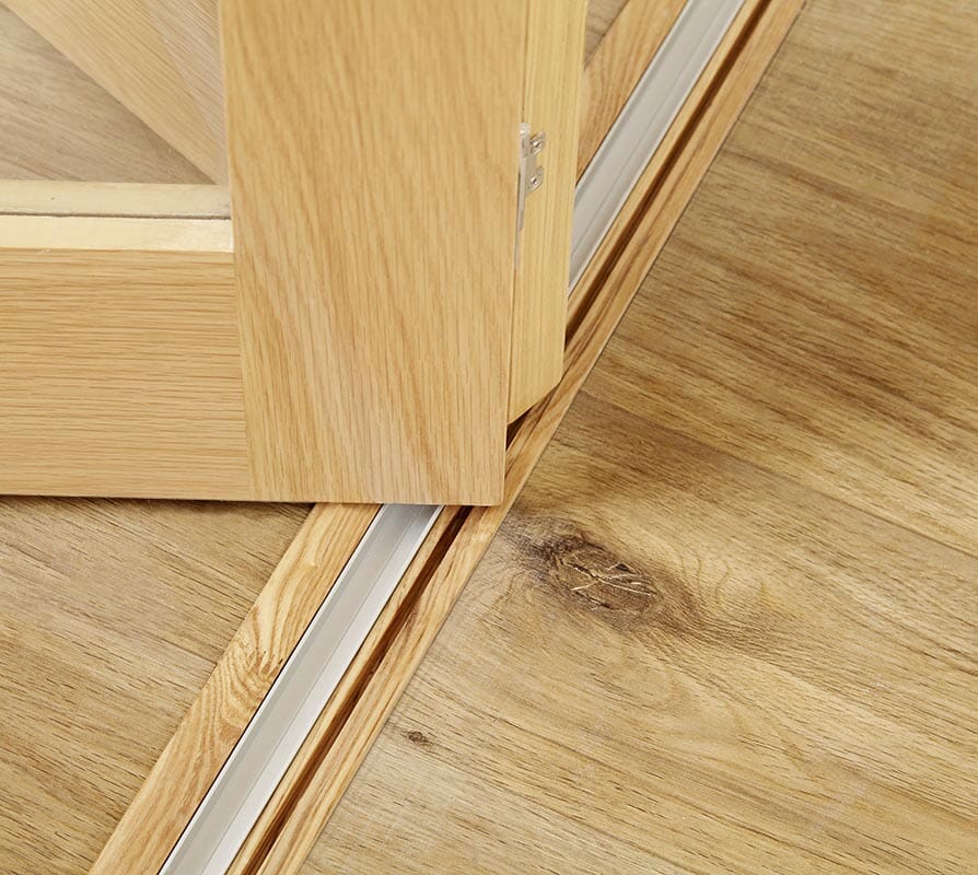 Worcester Oak Prefinished Roomfold Deluxe (5 + 1 x 610mm doors)