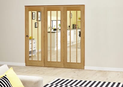 Prefinished Worcester Oak Roomfold Deluxe - Clear Glass