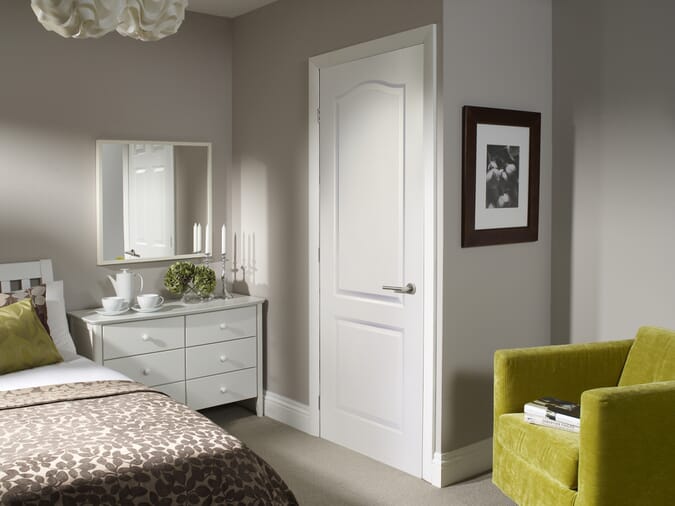 2040 x 726 x 40mm White Moulded Classique Internal Door