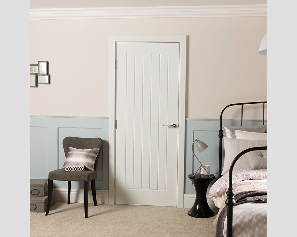 1981mm x 610mm x 44mm (24") White Moulded Vertical 5 Panel Internal Doors